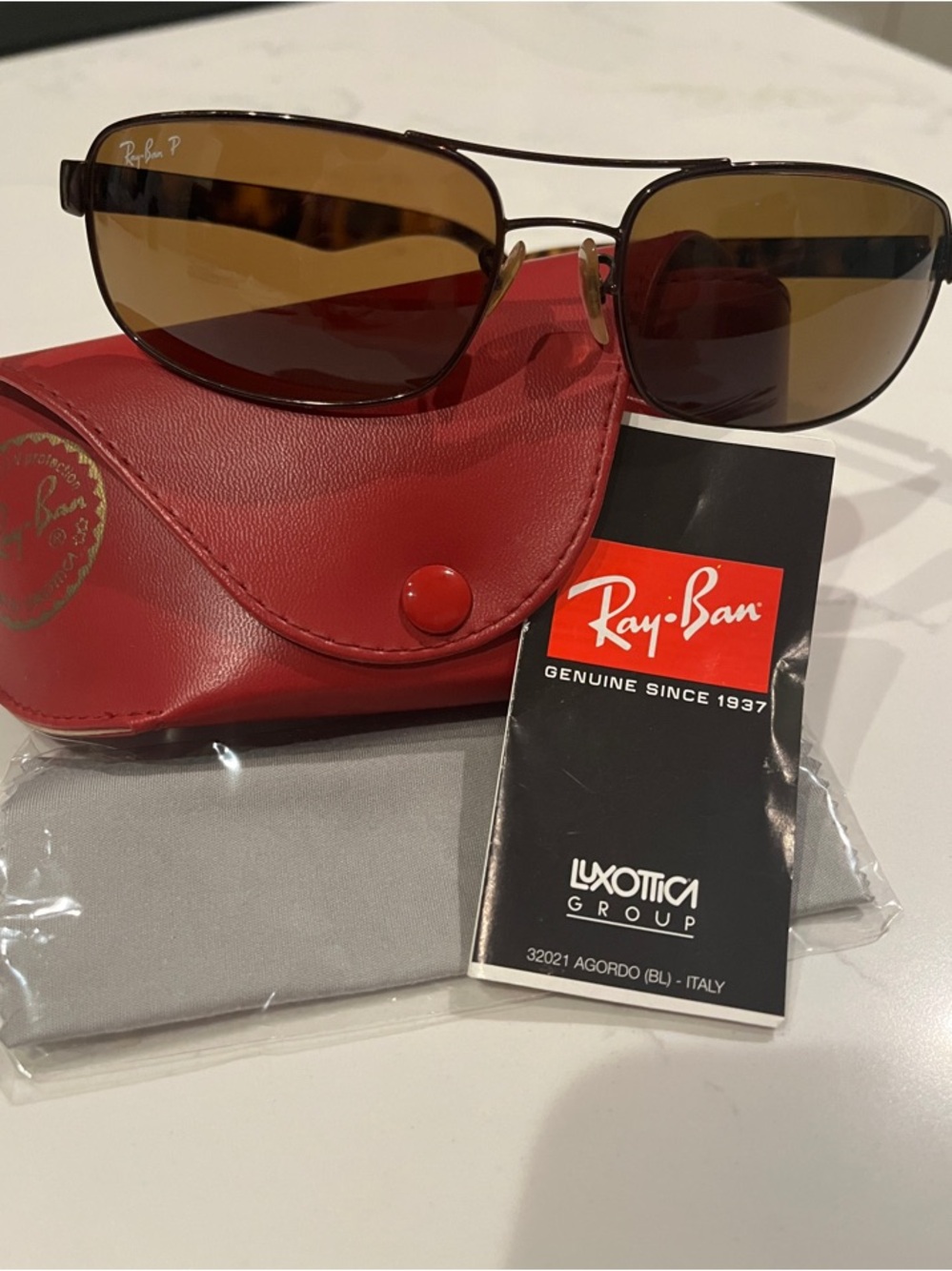 Ray-Ban (RB 3445) Polarized Brown Frame Sunglasses and Red Case